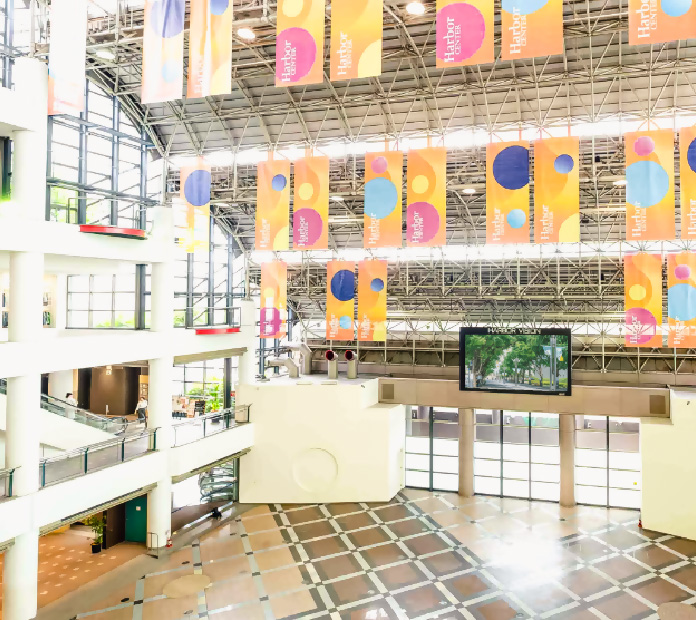 神戸ハーバーランドセンタービルを2階から見下ろした風景